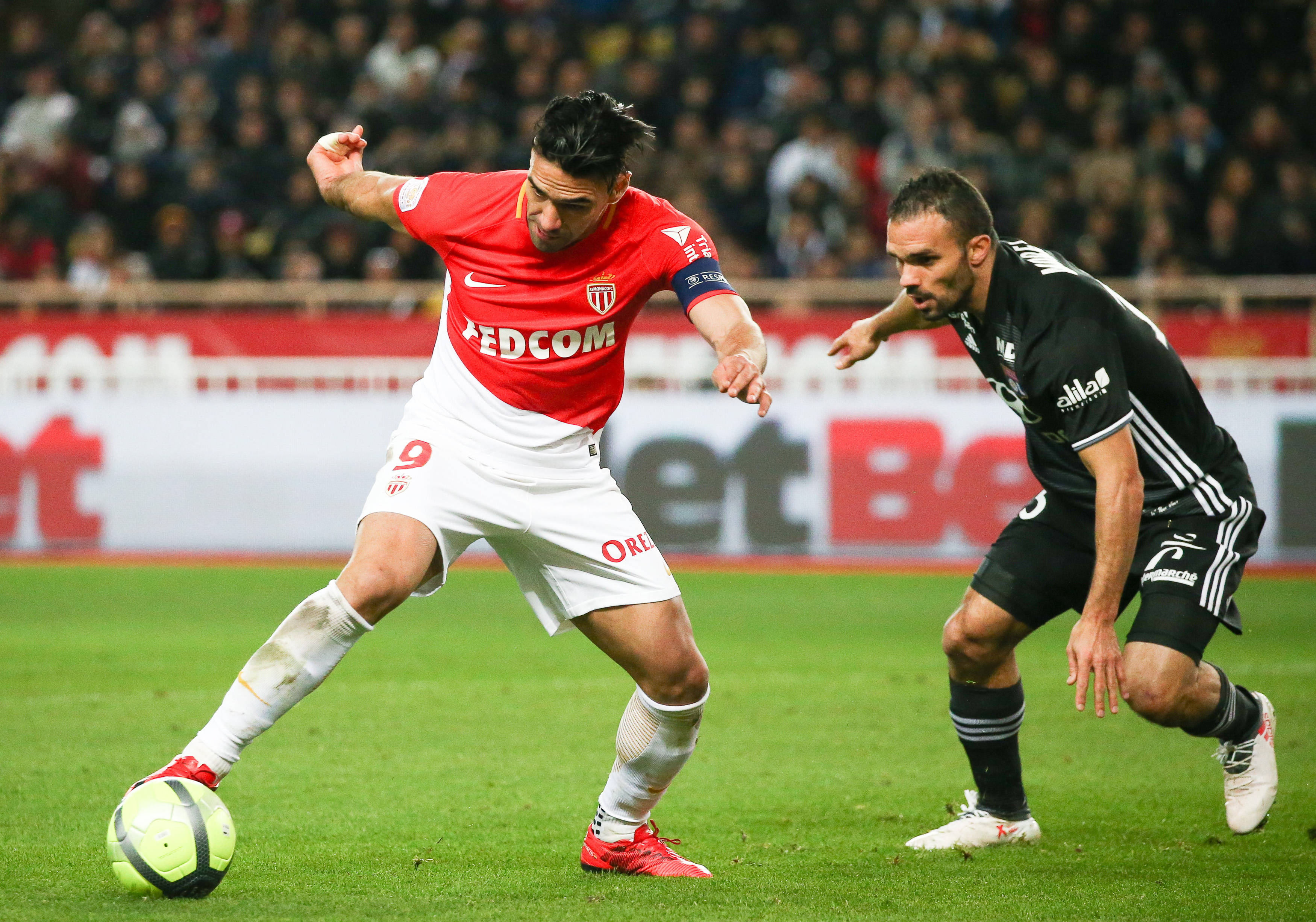 欧联集结日走向成谜，斯图加特绝杀压哨，管理层满意，阵容厚度经受考验的简单介绍-开云app